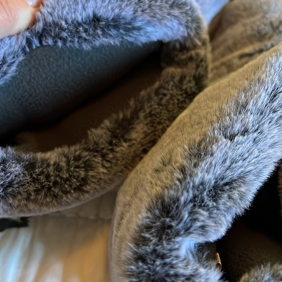 Like New Gray Wolf Slippers Kids Large 4/5 - Picture 3 of 4